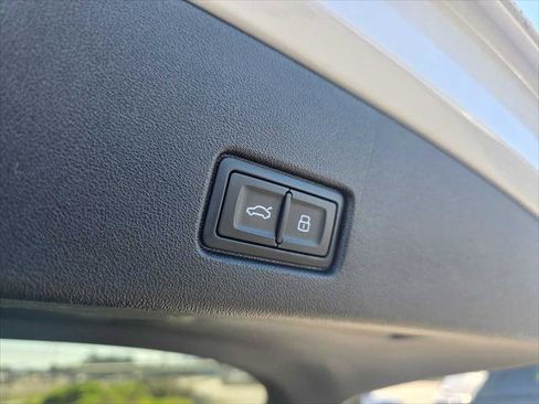 Used 2024 Audi Q4 e-tron Prestige image 19