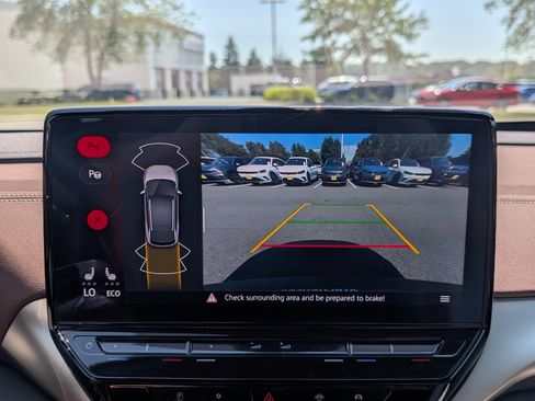 Certified 2023 Volkswagen ID.4 Pro AWD/4WD image 33