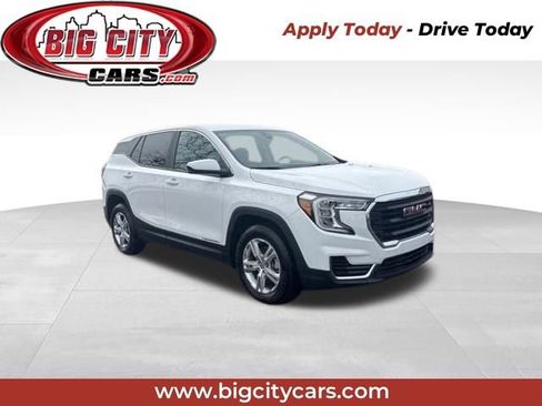 Used 2024 GMC Terrain SLE image 1