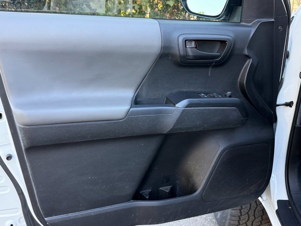 Used 2022 Toyota Tacoma SR AWD/4WD image 18