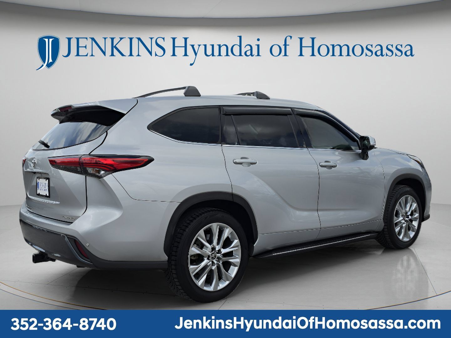 Used 2022 Toyota Highlander Limited FWD image 3