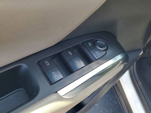 Used 2025 Chevrolet Traverse LT FWD image 22