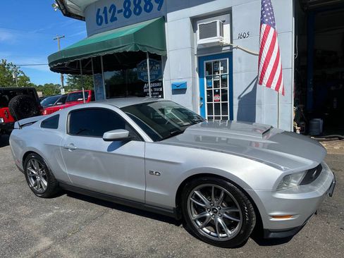 Used 2012 Ford Mustang GT Premium w/ HID Headlamps & Security Pkg RWD image 4