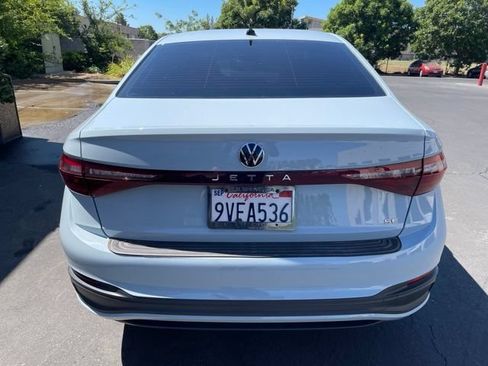 Used 2025 Volkswagen Jetta SE FWD image 5
