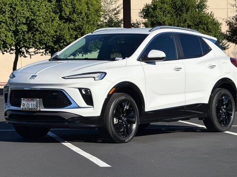 Used 2024 Buick Encore GX Sport Touring image 9