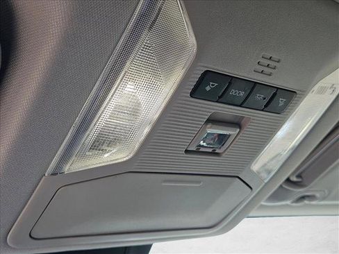Used 2025 Toyota RAV4 XLE FWD image 17
