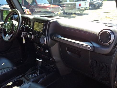 Used 2017 Jeep Wrangler Unlimited Sport AWD/4WD image 11
