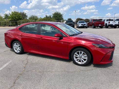 Used 2025 Toyota Camry LE FWD image 5