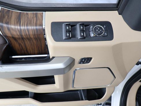 Used 2019 Ford F150 Lariat w/ Equipment Group 502A Luxury AWD/4WD image 31