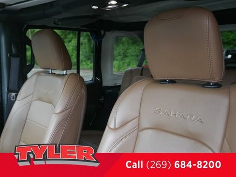 Used 2023 Jeep Wrangler Unlimited Sahara w/ Cold Weather Group AWD/4WD image 33