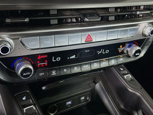 Used 2025 Kia Telluride S image 21