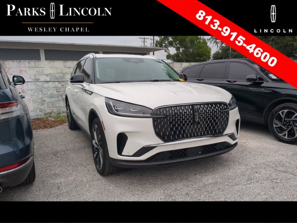 Used 2026 Lincoln Aviator Reserve AWD/4WD image 2