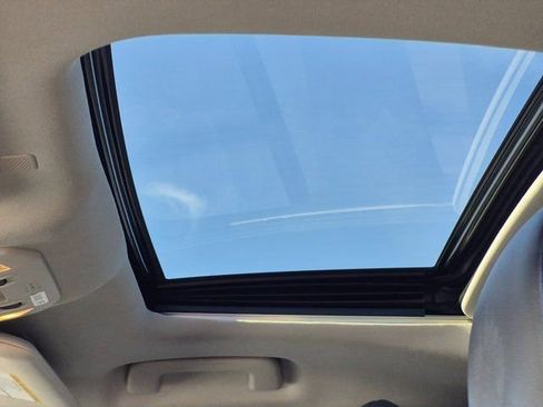 Used 2022 Toyota Highlander XLE image 16