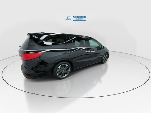 Used 2023 Honda Odyssey Elite image 2