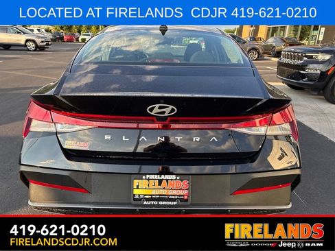 Used 2026 Hyundai Elantra SE FWD image 4