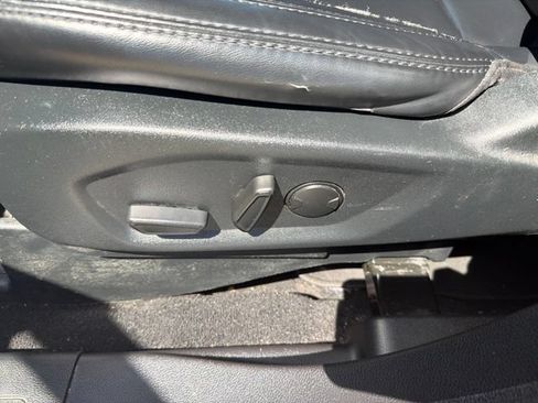 Used 2019 Ford Explorer XLT w/ Equipment Group 202A FWD image 10