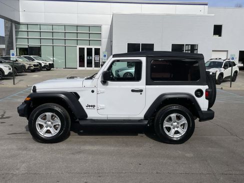 Used 2022 Jeep Wrangler Sport AWD/4WD image 2