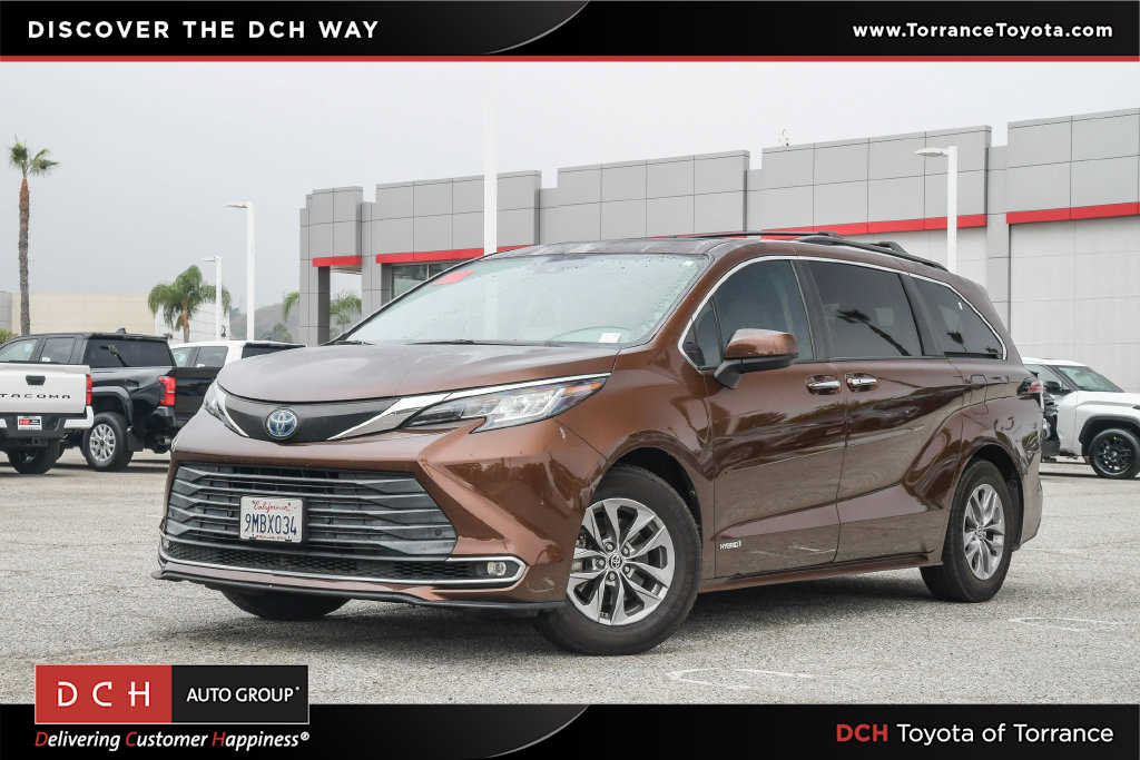 Used 2021 Toyota Sienna XLE FWD image 1