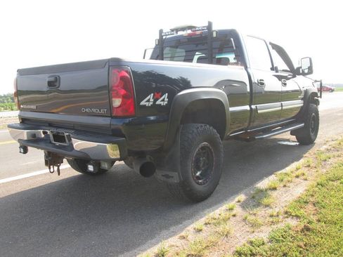 Used 2005 Chevrolet Silverado 2500 LT w/ Heavy-Duty Power Package AWD/4WD image 8