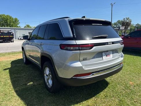 Used 2025 Jeep Grand Cherokee Laredo X w/ Luxury Tech Group I RWD image 13