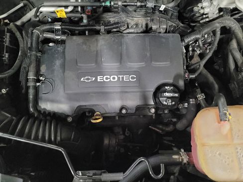 Used 2019 Chevrolet Trax LT w/ LT Convenience Package image 30