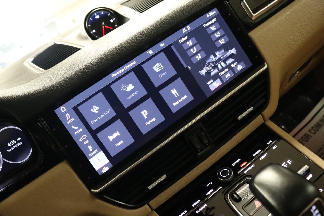 Used 2020 Porsche Cayenne Turbo AWD/4WD image 46