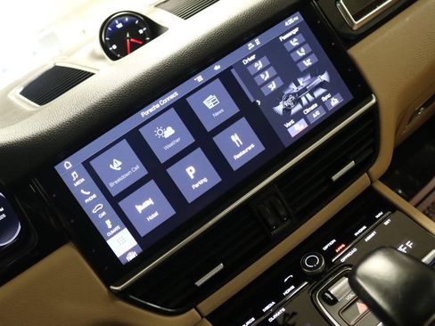 Used 2020 Porsche Cayenne Turbo AWD/4WD image 46