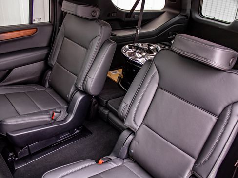 Used 2025 GMC Yukon XL Denali w/ Sun & Power Step Package image 20