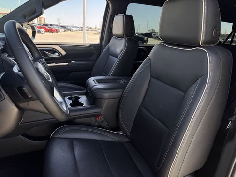 Used 2023 GMC Yukon XL SLT image 24