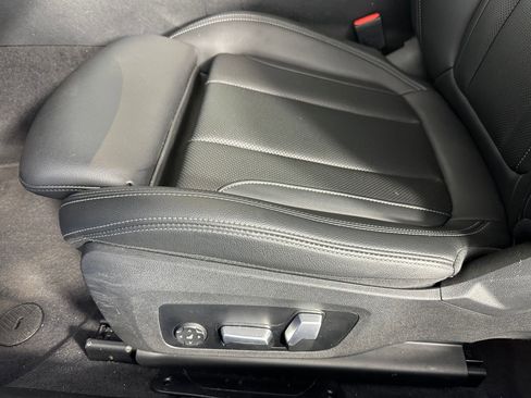 Used 2023 BMW 430i Coupe w/ Premium Package image 11