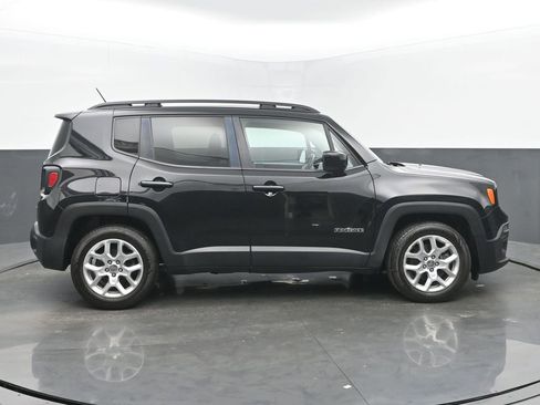 Used 2017 Jeep Renegade Latitude FWD image 6
