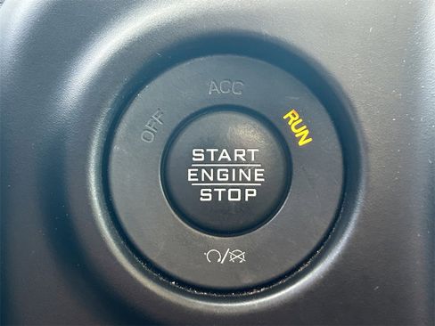 Used 2023 Jeep Gladiator Overland image 21