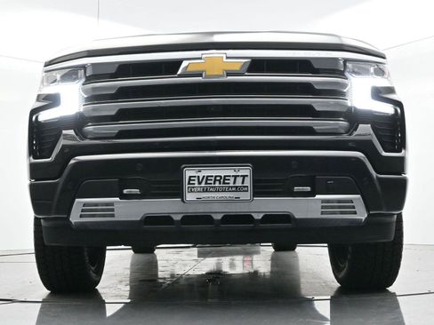 Used 2023 Chevrolet Silverado 1500 High Country w/ High Country Premium Package AWD/4WD image 43