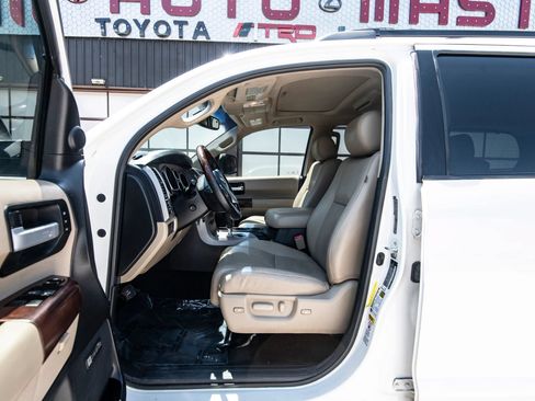 Used 2014 Toyota Sequoia Platinum AWD/4WD image 25