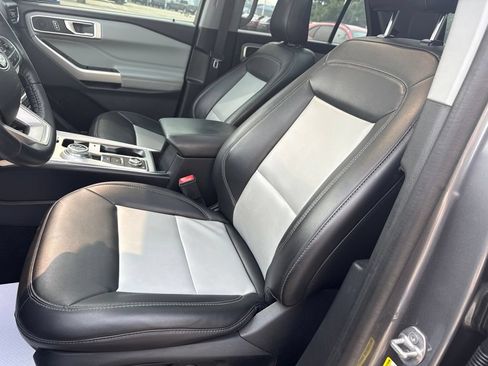 Used 2022 Ford Explorer XLT w/ Equipment Group 202A AWD/4WD image 8