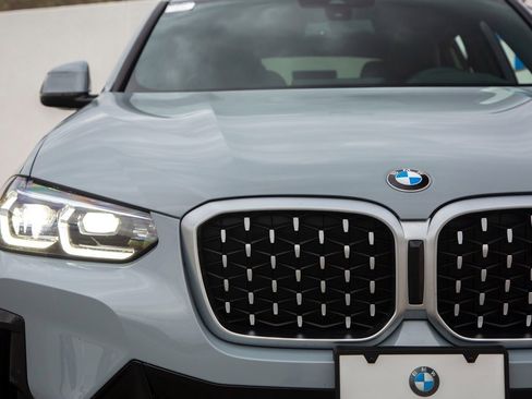 Certified 2025 BMW X4 xDrive30i image 9