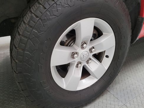 Used 2018 RAM 1500 Classic SLT image 31