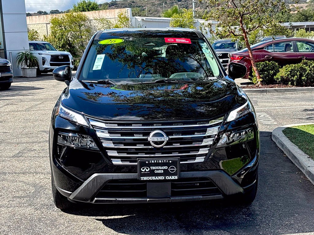 Certified 2026 Nissan Rogue SV FWD image 5