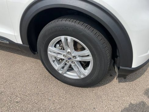 Used 2024 Ford Explorer XLT w/ Equipment Group 202A AWD/4WD image 3