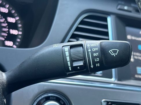 Used 2017 Hyundai Sonata Limited FWD image 31