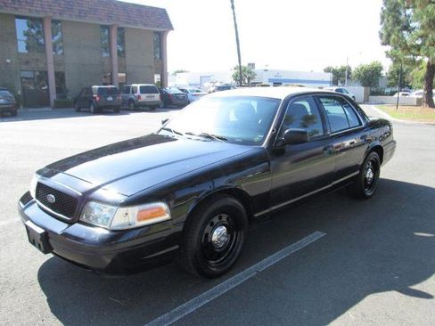 Used 2011 Ford Crown Victoria Police Interceptor image 2