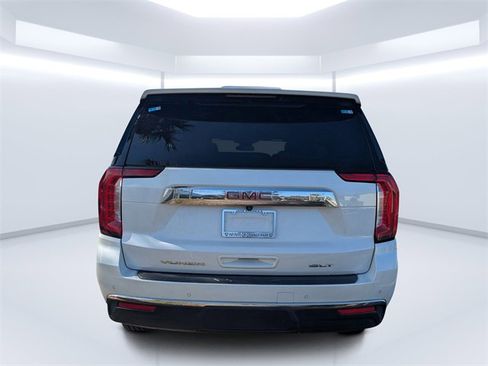 Used 2023 GMC Yukon SLT w/ SLT Luxury Package image 4