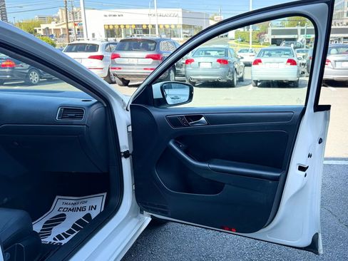Used 2011 Volkswagen Jetta SE image 30