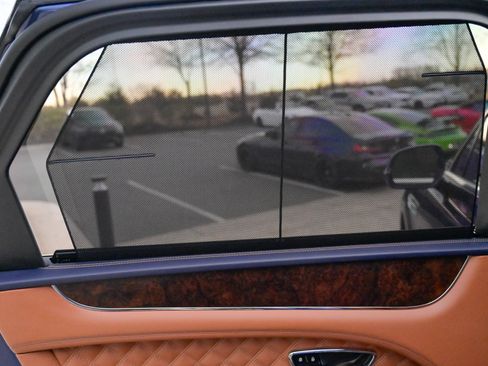 Used 2023 Bentley Bentayga image 40