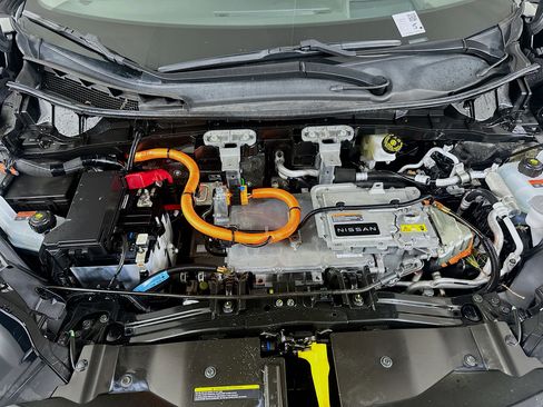 Used 2023 Nissan Ariya FWD image 32