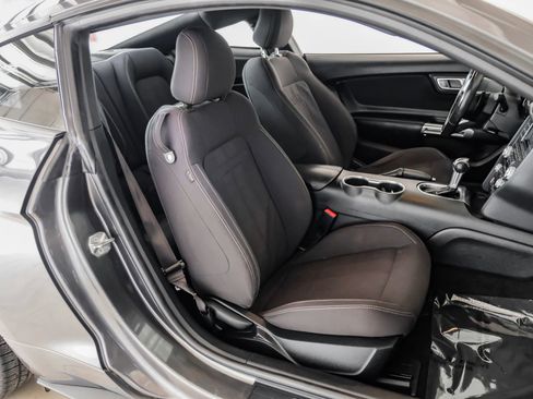Used 2018 Ford Mustang Coupe RWD image 28