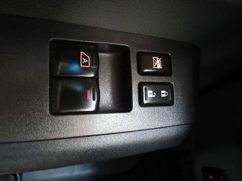 Used 2019 Nissan NV 2500 SV image 21