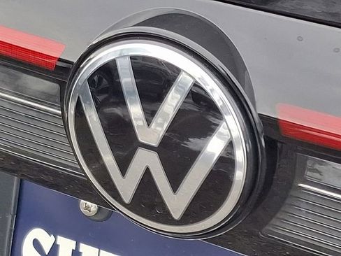 New 2026 Volkswagen Taos SE image 12