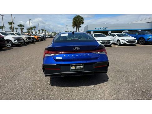 Used 2025 Hyundai Elantra SEL FWD image 3
