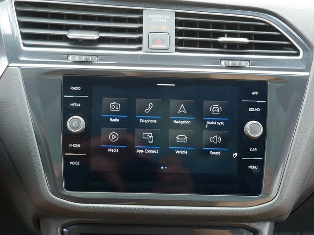 Certified 2024 Volkswagen Tiguan SE w/ Panoramic Sunroof Package AWD/4WD image 30